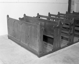 ensemble de 26 bancs de fidèles