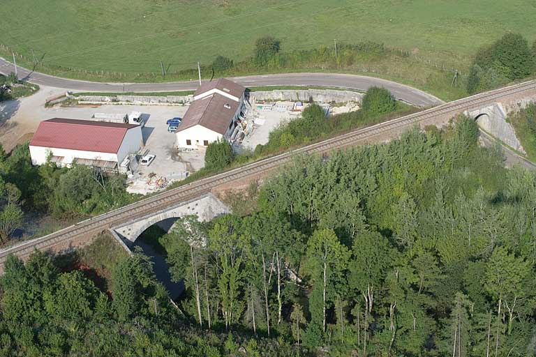 2 ponts ferroviaires (voie ferrée Andelot - La Cluse)