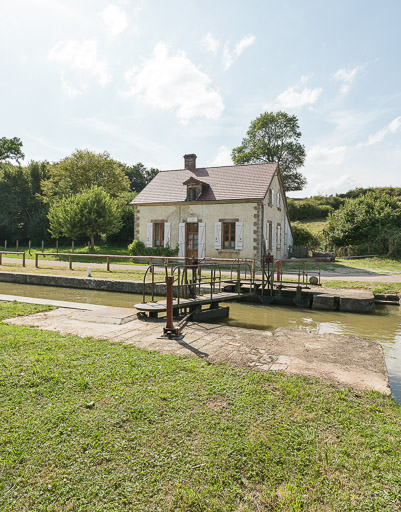 site de l'écluse 17 du versant Loire, dite d'Aiguilly (canal du Nivernais)