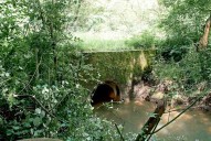 aqueduc ; pont, ponceau (la Seille canalisée)