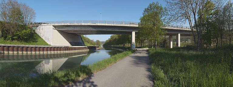 pont routier isolé (canal de Bourgogne)