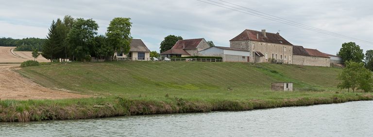 ferme d'Arthe (paysages du canal de Bourgogne)
