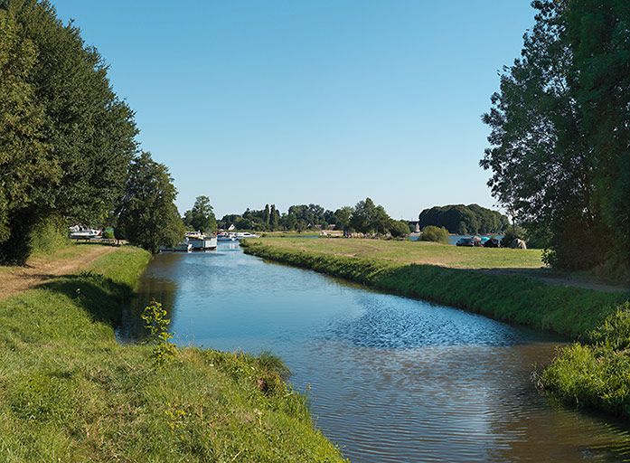 rigole d'alimentation de l'étang de Vaux (canal du Nivernais)
