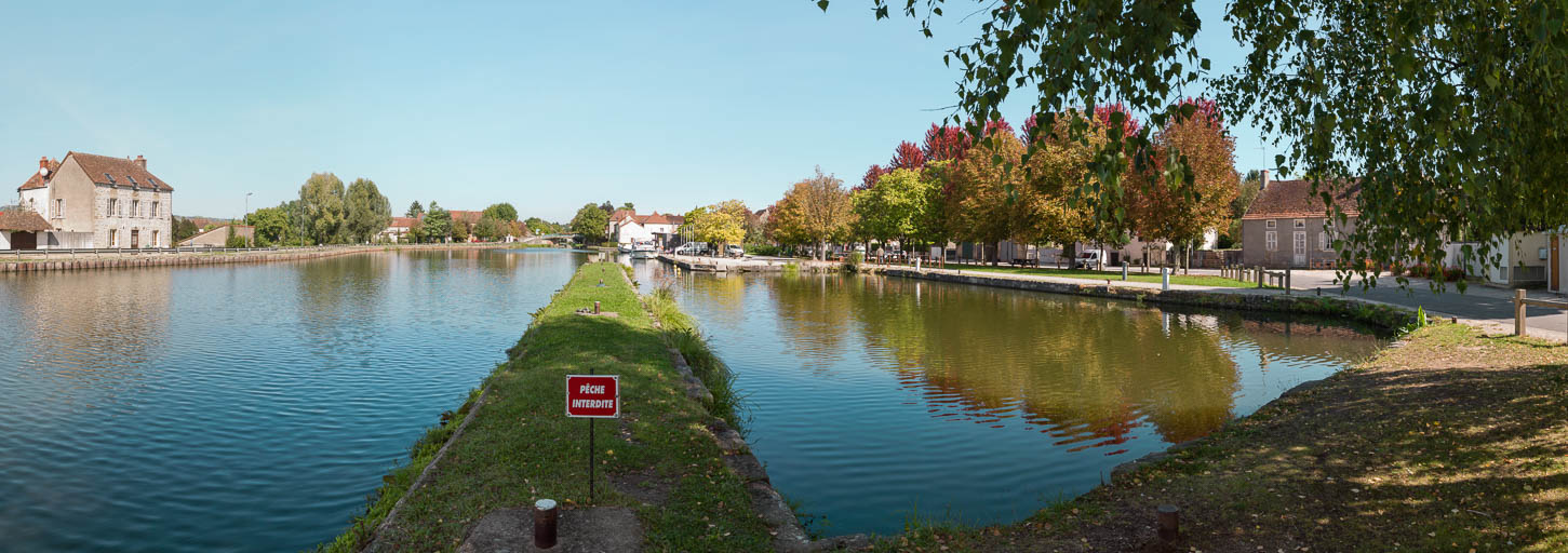 port ; halte nautique de Saint-Léger-sur-Dheune (canal du Centre)