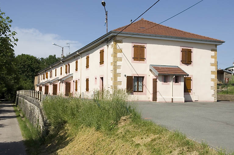 filature de coton Vergain, puis Mongenet, puis féculerie, puis usine de teinturerie Koechlin et Baumgartner, puis usine textile Les fils de E. Rogelet