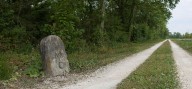 borne kilométrique (canal de Bourgogne)