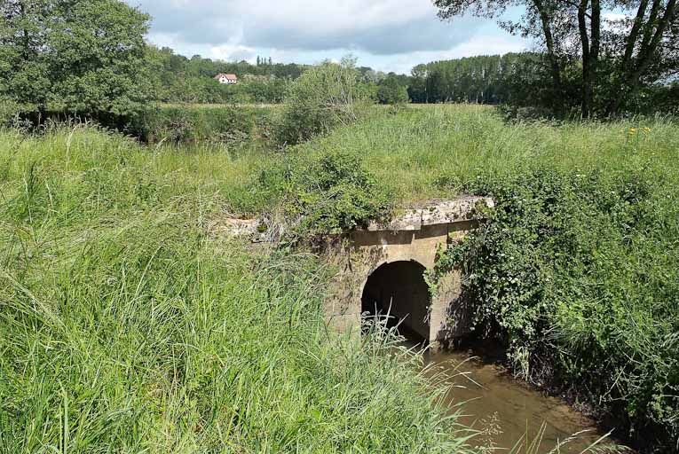 pont, ponceau, dit pontceau d'Oeuvre ; pontceau des Grandes Manoeuvres (la Seille canalisée)