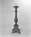 2 chandeliers et croix d'autel