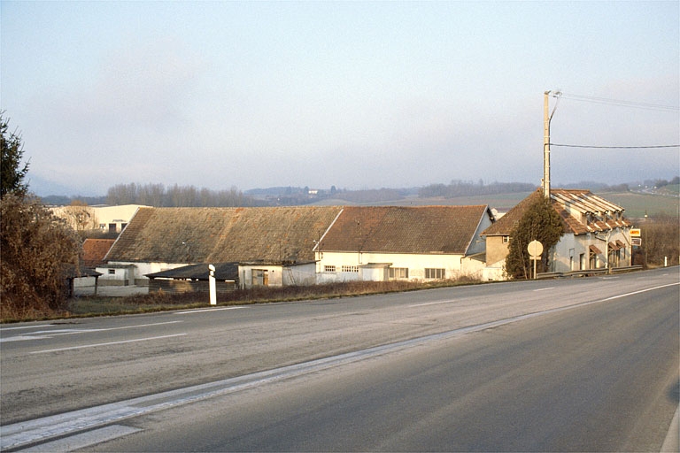 tuilerie, fromagerie, actuellement entrepôt communal, magasin de commerce