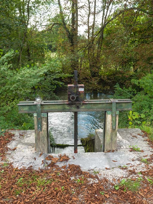 déversoir de fond (canal de Bourgogne)