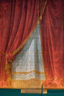 rideau de scène et décor de théâtre (manteau d'arlequin)