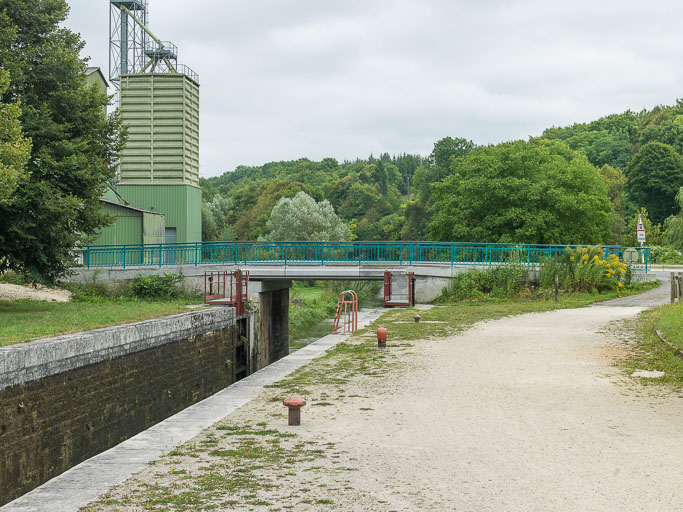 pont sur l'écluse 52, dite de Coulanges (canal du Nivernais)