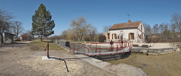 site de l'écluse 13 du versant Yonne, dite de Pont-Royal (canal de Bourgogne)