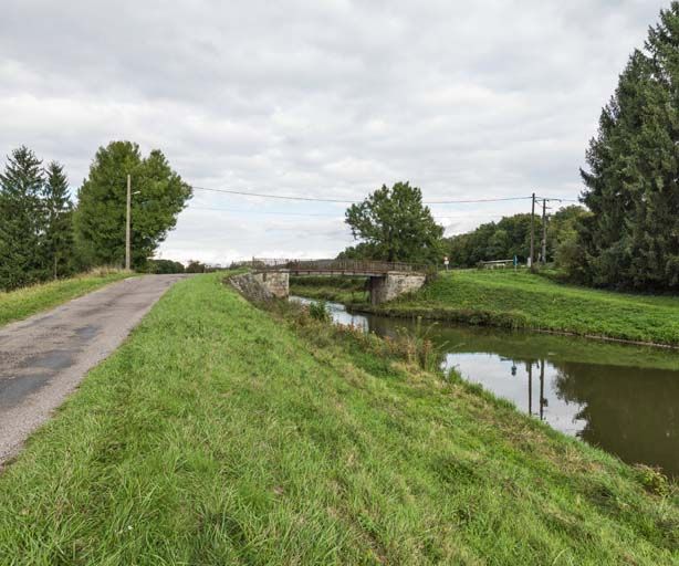 pont routier isolé ; pont de la Motte-Saint-Bérain (canal du Centre)