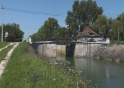 pont routier sur l'écluse 67 du versant Saône (canal de Bourgogne)