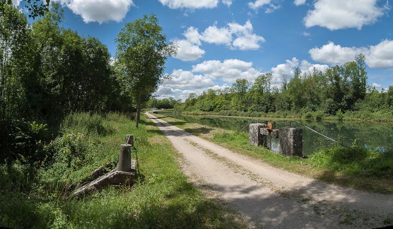 déversoir de fond (canal de Bourgogne)