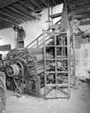 machine à démêler et à épurer mécaniquement (machine à carder dite carde fileuse de l'atelier de cardage)