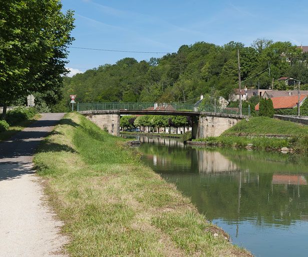pont routier isolé de Buffon (canal de Bourgogne)