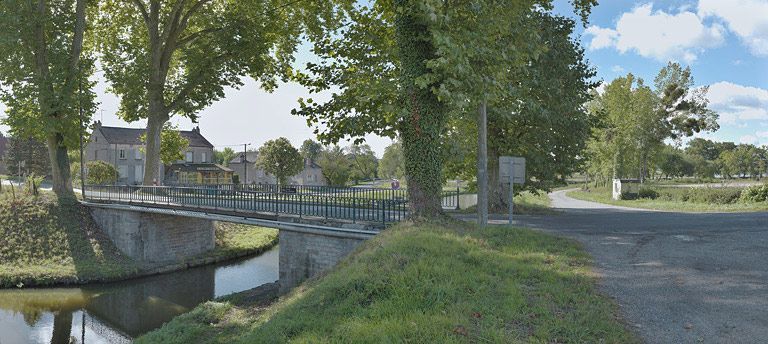 pont routier isolé ; dit pont Jeanne-Rose (canal du Centre)