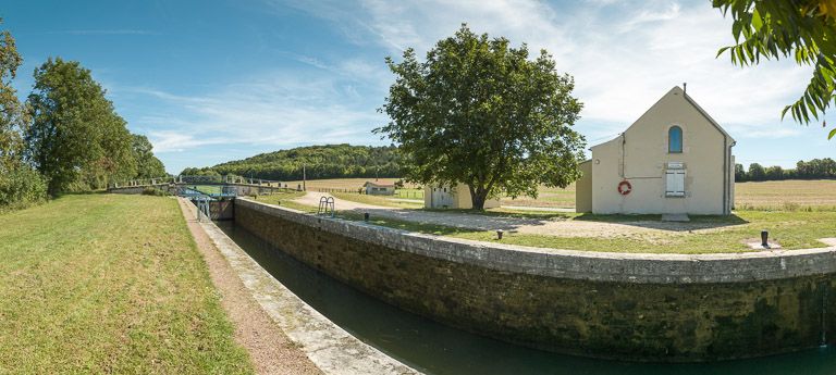 site de l'écluse 54, dite de Bèze (canal du Nivernais)