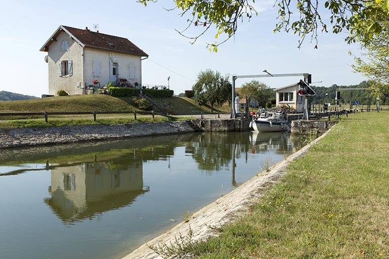 Les maisons de la Saône navigable en Bourgogne-Franche-Comté
