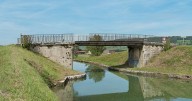 pont routier isolé (canal de Bourgogne)