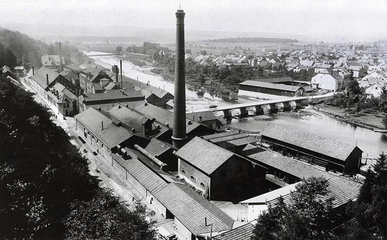 usine de petite métallurgie Peugeot Frères Aînés, puis usine de construction mécanique de la Société Anonyme des Automobiles et Cycles Peugeot, puis Aciers et outillage Peugeot