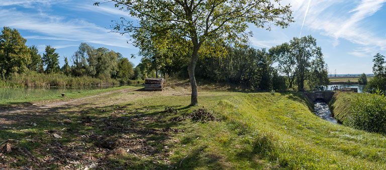 rigole d'alimentation ; ouvrage lié à l'alimentation en eau ; prise d'eau de Germigny (canal de Bourgogne)