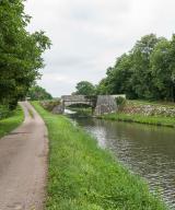 pont routier isolé de Presle (canal du Nivernais)