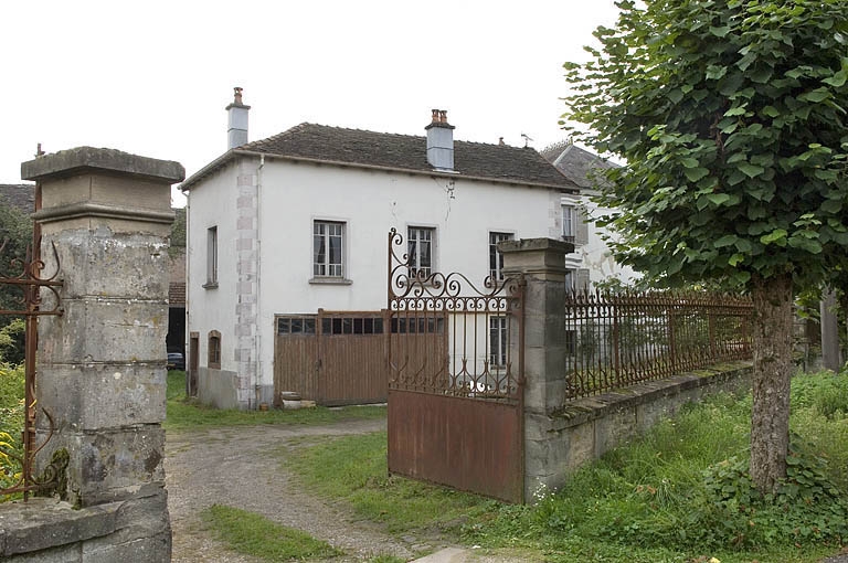 distillerie Robert, puis Cholley, actuellement logement