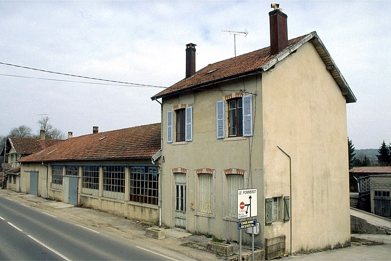 usine de taille de pierre pour la joaillerie et l'industrie (usine de taille du diamant), usine de boissellerie, scierie, usine de contre-plaqué
