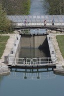 pont routier sur l'écluse 54 du versant Saône (canal de Bourgogne)