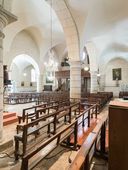 ensemble de bancs de fidèles
