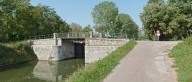 pont routier sur l'écluse 02 du versant Saône dite de Sermaise (canal de Bourgogne)