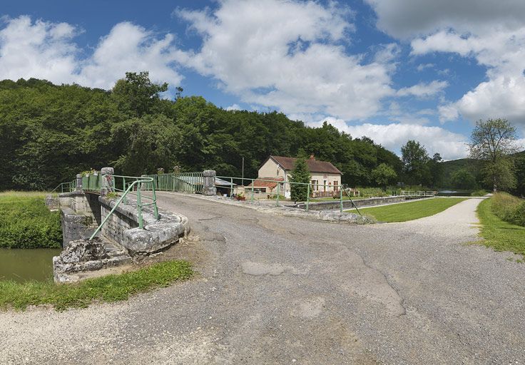site de l'écluse 19 du versant Saône, dite de la Sarrée (canal de Bourgogne)