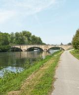 pont routier isolé de Prégilbert (canal du Nivernais)