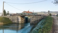 pont routier sur l'écluse 01 du versant Yonne (canal de Bourgogne)