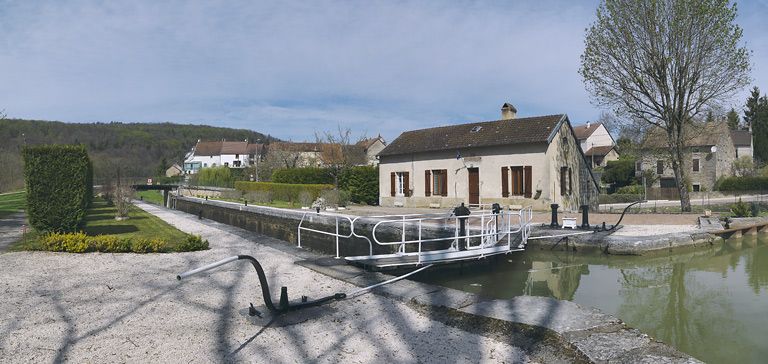 site de l'écluse 25 du versant Saône, dite de la Forge (canal de Bourgogne)