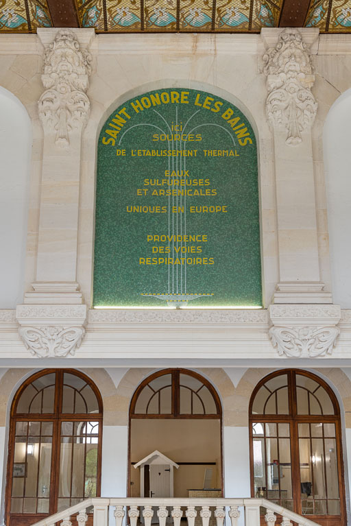 revêtement mural (mosaïque) du hall d'entrée
