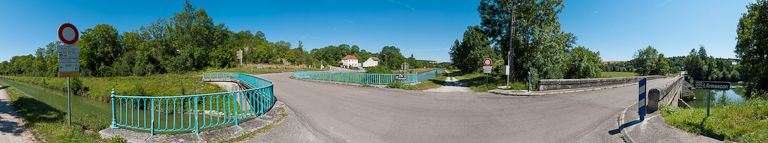 pont routier isolé (canal de Bourgogne)
