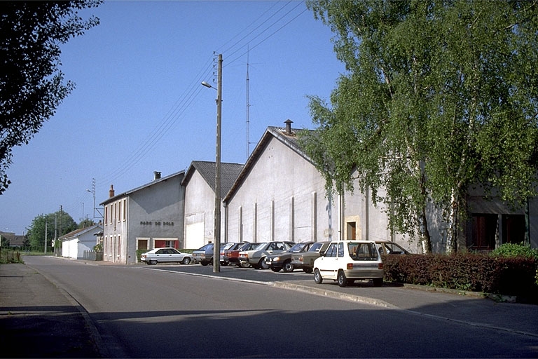 fonderie, usine de construction mécanique puis garage, actuellement entrepôt public