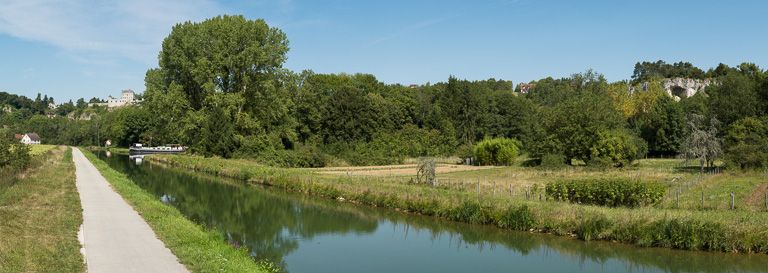 village de Mailly-le-Château (paysages du canal du Nivernais)