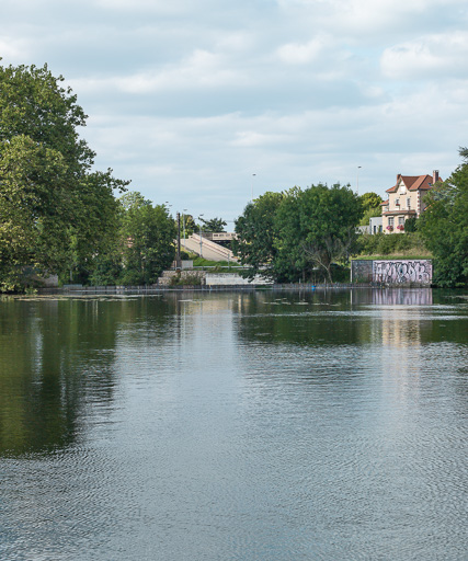 barrage à aiguilles du Bâtardeau (canal du Nivernais)