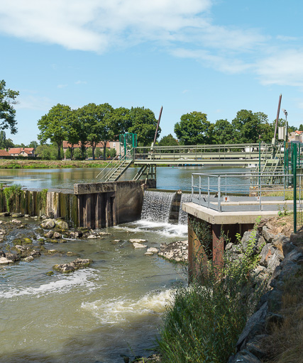 barrage de Cercy-la-Tour (canal du Nivernais)
