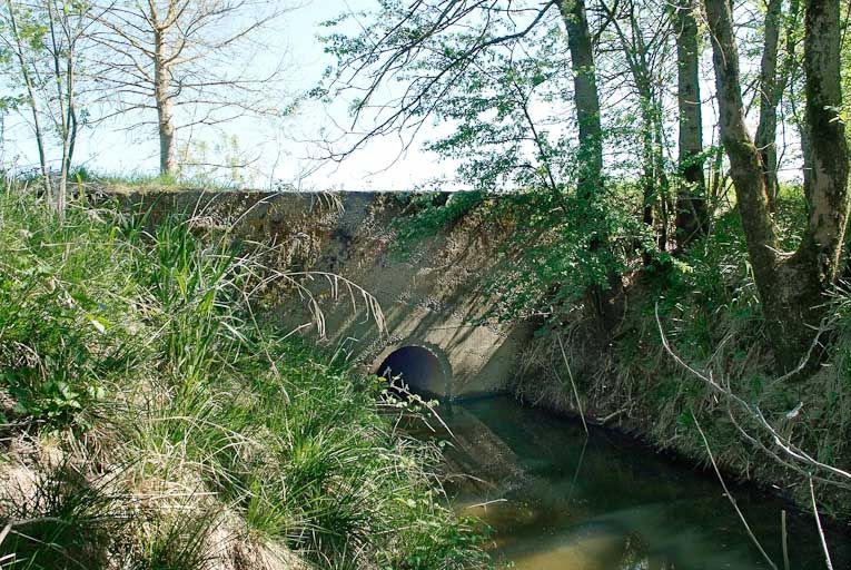 aqueduc ; pont ; ponceau (la Seille canalisée)
