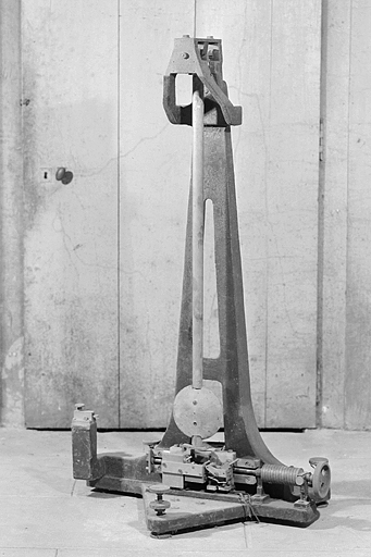 instrument scientifique (régulateur à pendule battant la seconde)