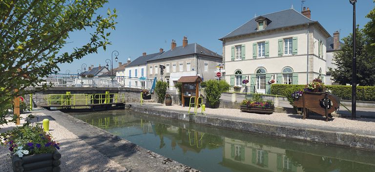 site de l'écluse 30 du versant Loire, dite de Cercy-la-Tour 1 (canal du Nivernais)