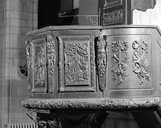 5 bas-reliefs : saint Luc, saint Marc, le Christ, saint Ambroise ou saint Augustin, l'Assomption