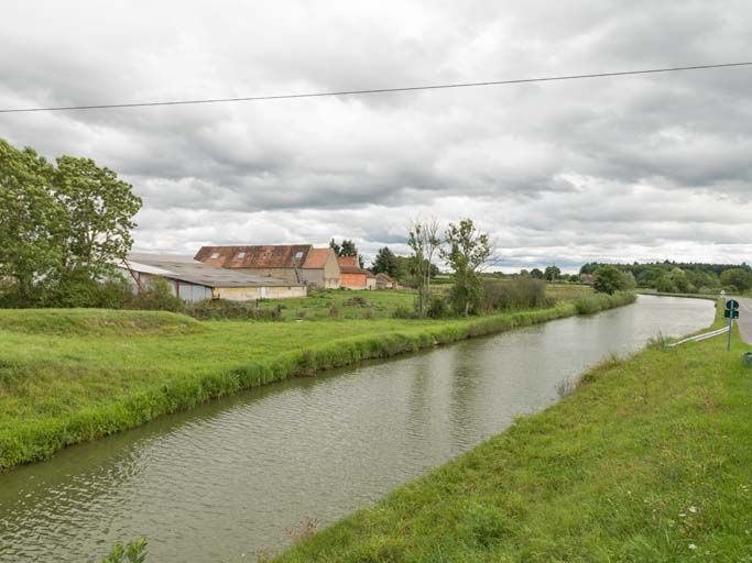 ferme de Corbary (paysages du canal du Centre)