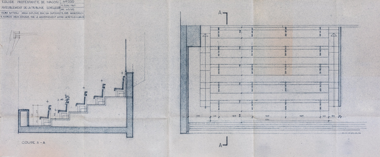 ensemble de bancs de temple